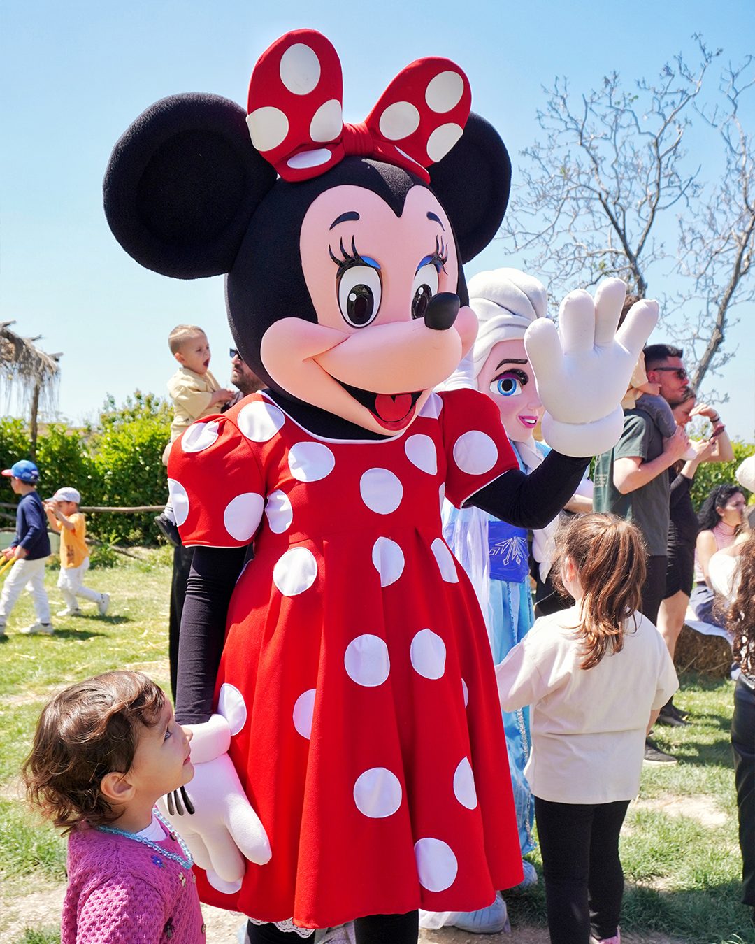 Minnie con bambini